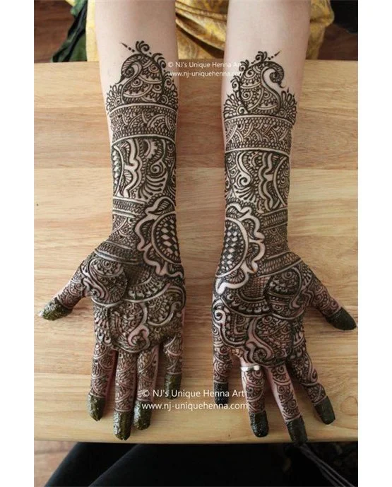 Lace Arch Theme Using Front Full Hand Mehndi Design